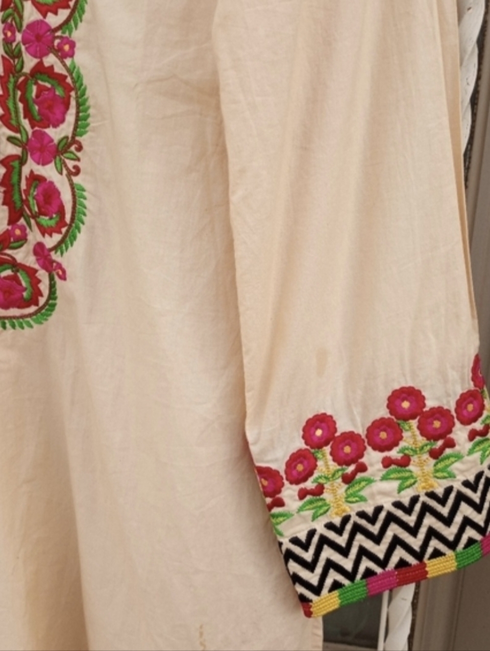 Thredz Cora Karta Beige Cambric Floral Embroidered Dress   Women Size Medium - Picture 9 of 16
